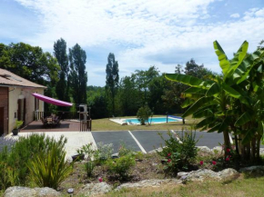 Chalet de 2 chambres avec piscine partagee jardin clos et wifi a Saint Germain du Salembre